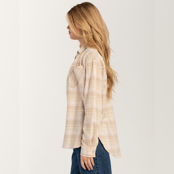 Tilly’s RSQ Women’s Basic Flannel - Picture 2 of 4